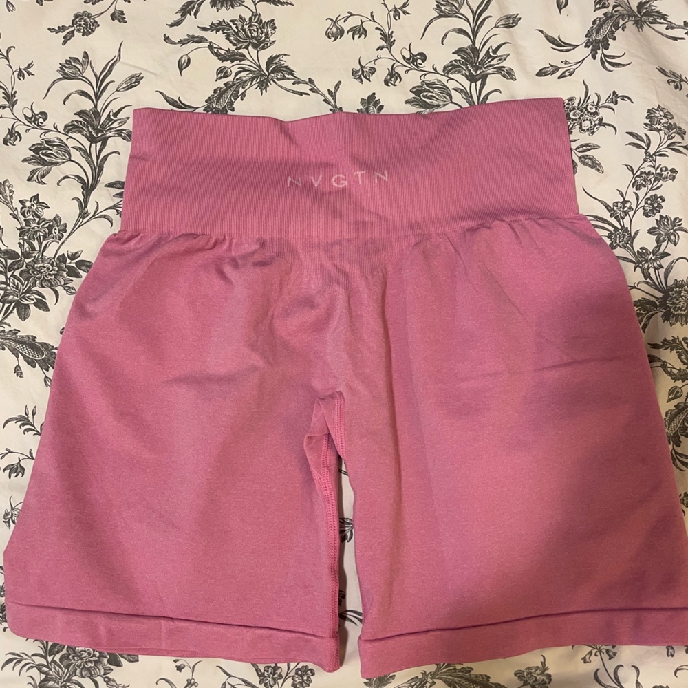 NVGTN Gym light pink gym shorts